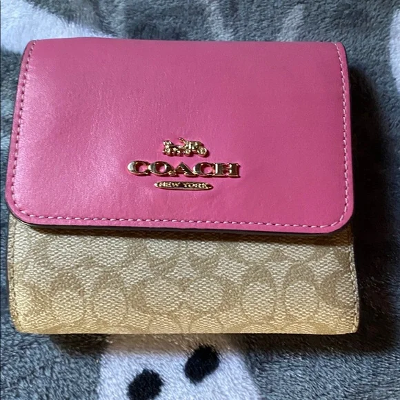 Coach Pink and Beige Signature Wallet new - Picture 2 of 14